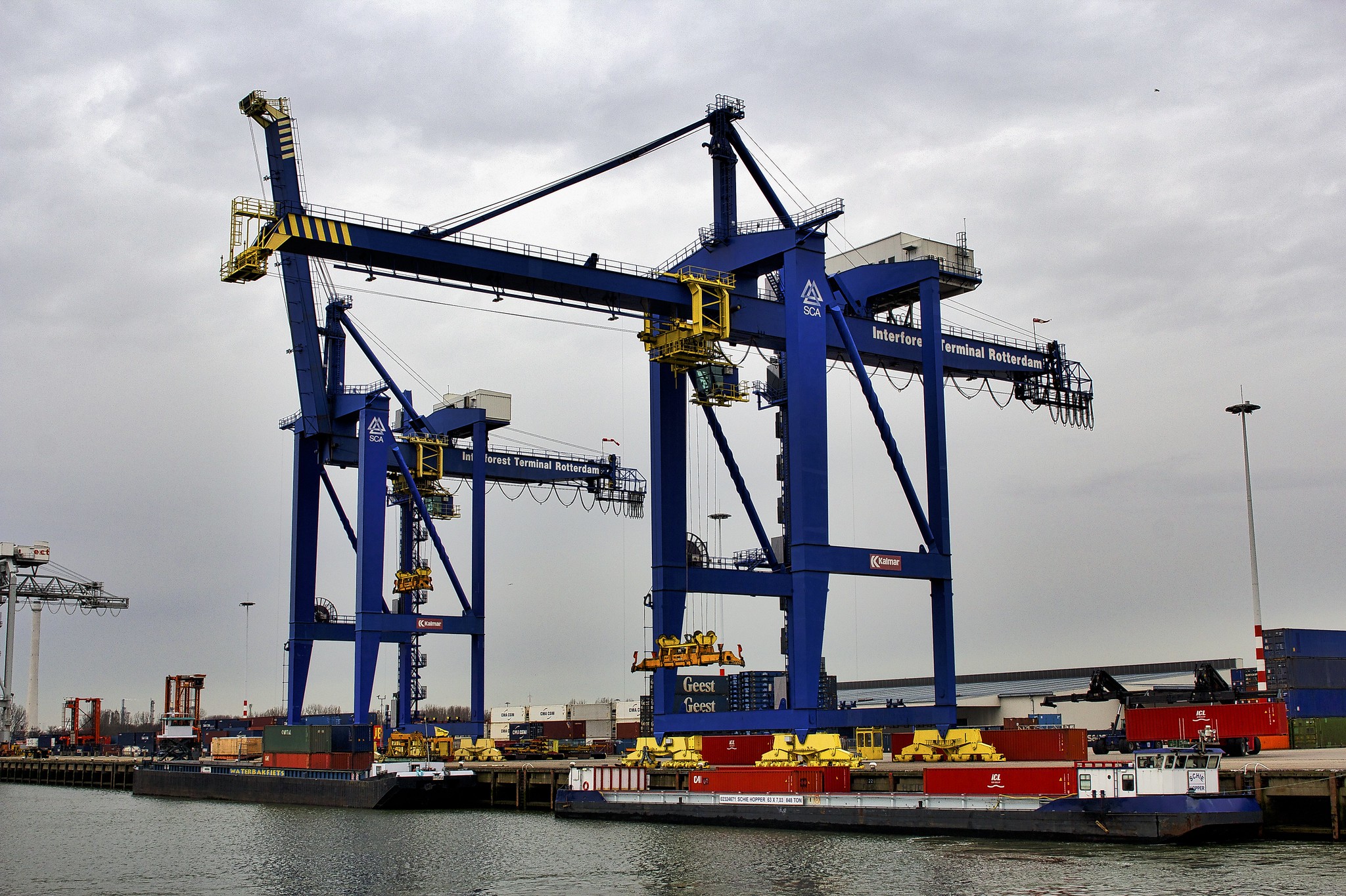 Container terminal haven